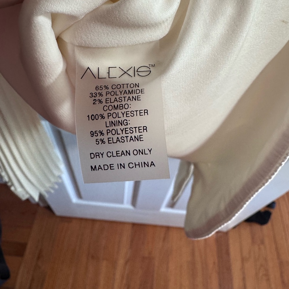 Alexis Ivory Ruffle Blouse - Picture 5 of 6
